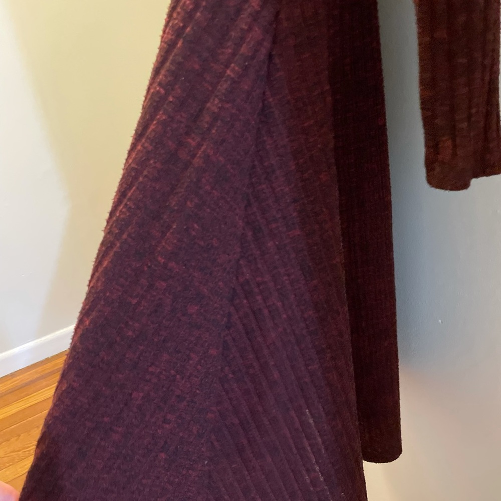 Go Couture Maroon Textured Below the Knee Dress - Picture 4 of 7